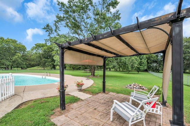 2712 Long Hollow Pike, Hendersonville, TN 37075