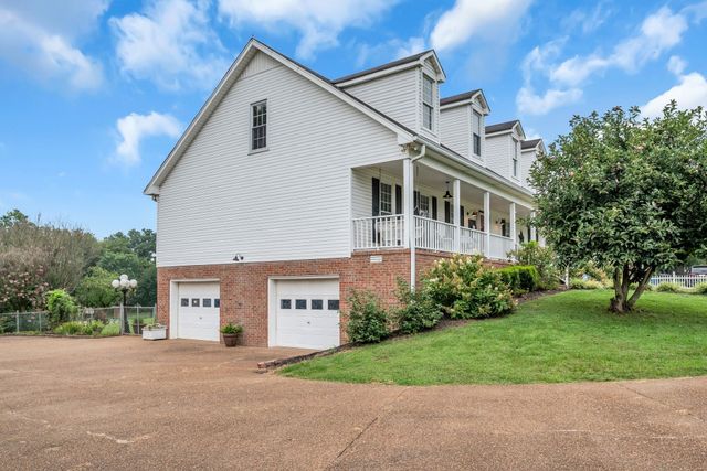 2712 Long Hollow Pike, Hendersonville, TN 37075