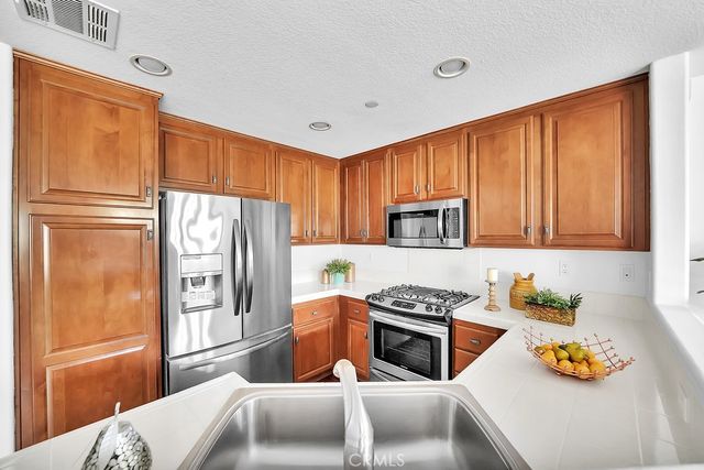 32 League, Irvine, CA 92602