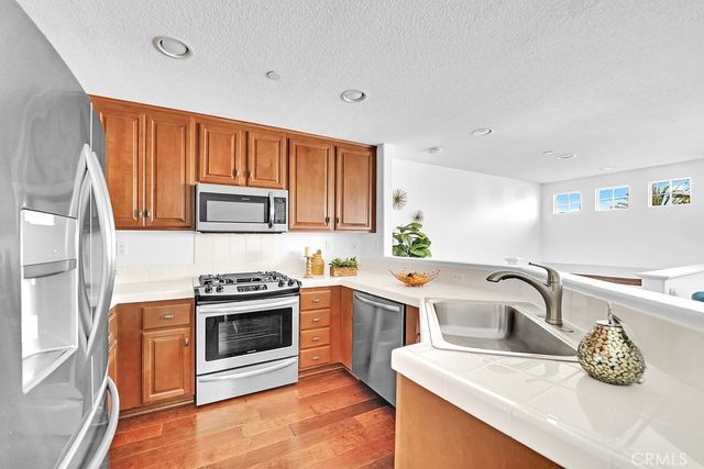 32 League, Irvine, CA 92602