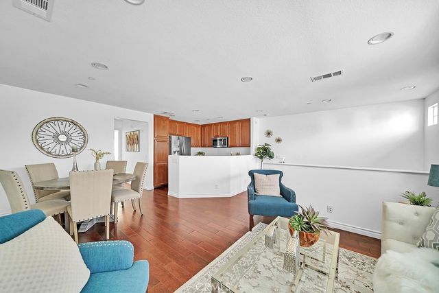 32 League, Irvine, CA 92602