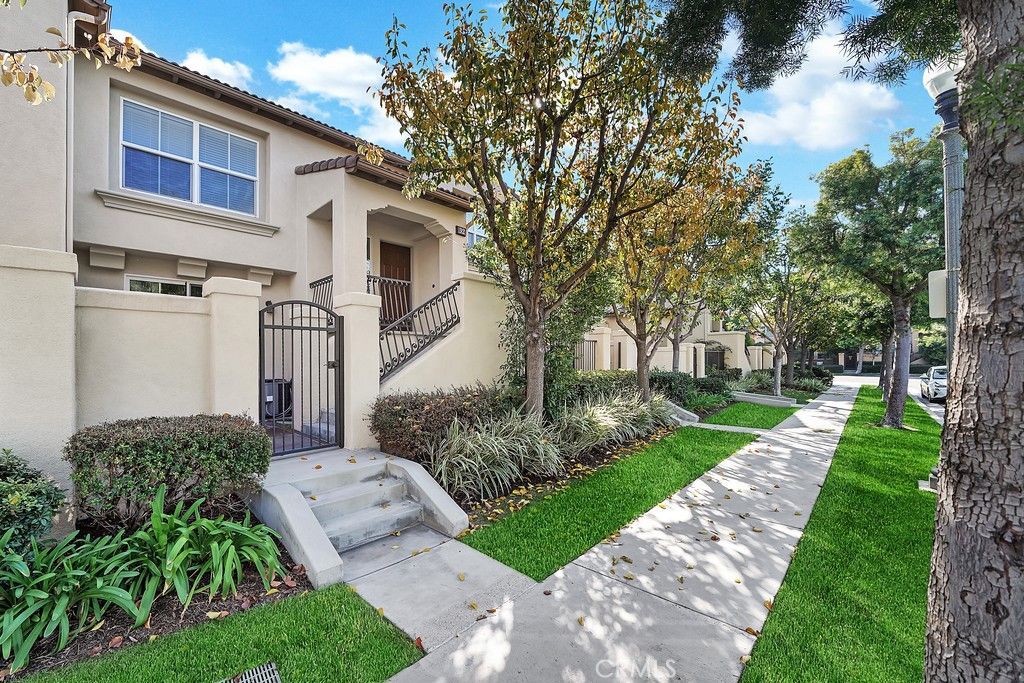 32 League, Irvine, CA 92602