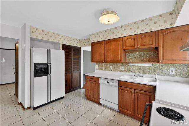 1692 Carman Road, Manchester, MO 63021