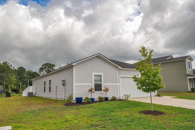 272 Warner Crossing Way, Loris, SC 29569