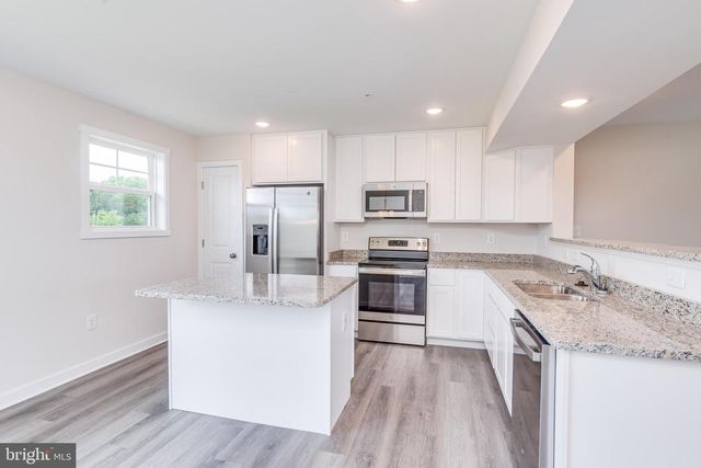 85 MOSES DR, Martinsburg, WV 25405