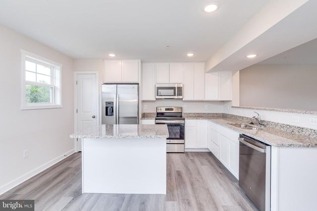 85 MOSES DR, Martinsburg, WV 25405