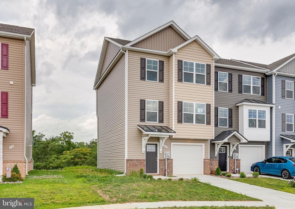 85 MOSES DR, Martinsburg, WV 25405