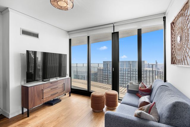 225 N Columbus Drive 7609, Chicago, IL 60601