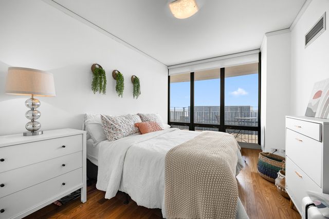 225 N Columbus Drive 7609, Chicago, IL 60601