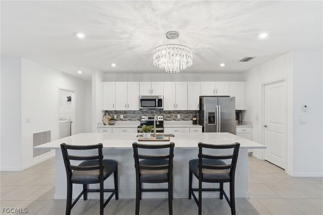 2714 SW 3rd LN, Cape Coral, FL 33991