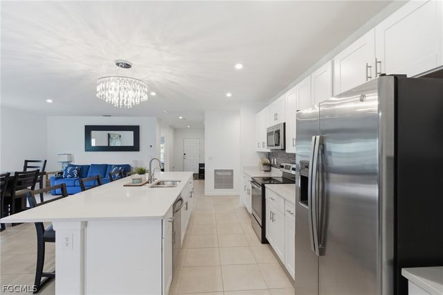 2714 SW 3rd LN, Cape Coral, FL 33991