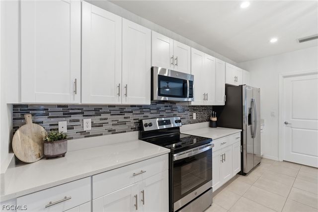 2714 SW 3rd LN, Cape Coral, FL 33991