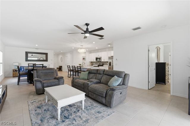 2714 SW 3rd LN, Cape Coral, FL 33991