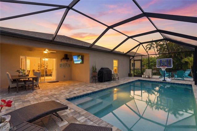 2714 SW 3rd LN, Cape Coral, FL 33991