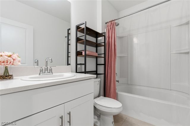 2714 SW 3rd LN, Cape Coral, FL 33991