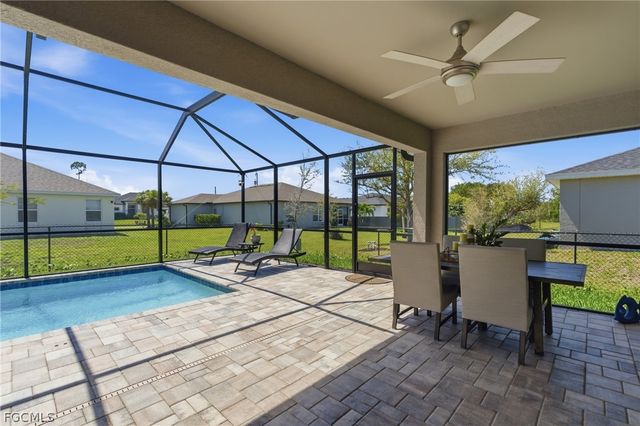 2714 SW 3rd LN, Cape Coral, FL 33991