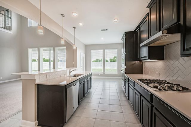 13915 Foyt Drive, Mont Belvieu, TX 77523