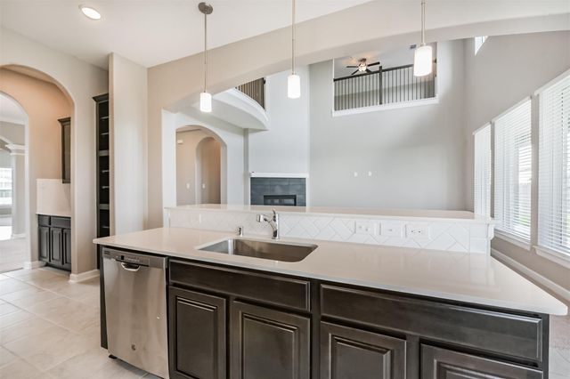 13915 Foyt Drive, Mont Belvieu, TX 77523