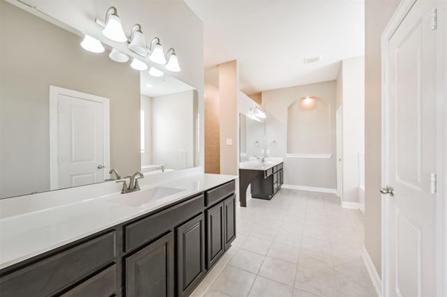 13915 Foyt Drive, Mont Belvieu, TX 77523