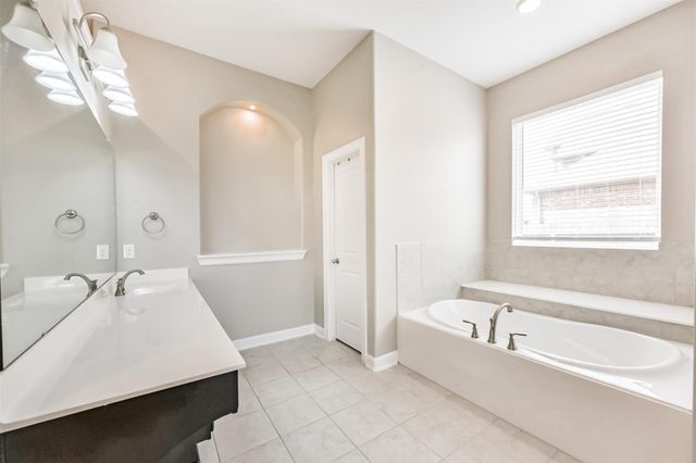 13915 Foyt Drive, Mont Belvieu, TX 77523