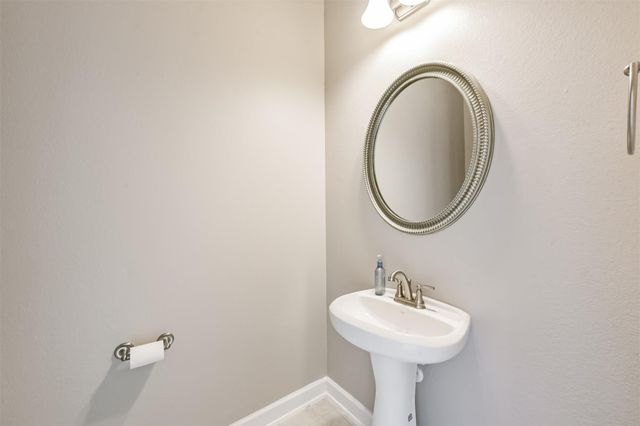 13915 Foyt Drive, Mont Belvieu, TX 77523