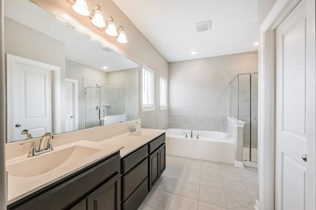 13915 Foyt Drive, Mont Belvieu, TX 77523