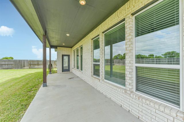 13915 Foyt Drive, Mont Belvieu, TX 77523