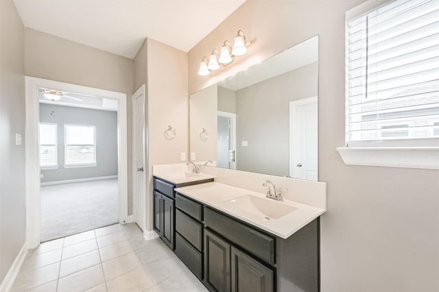 13915 Foyt Drive, Mont Belvieu, TX 77523