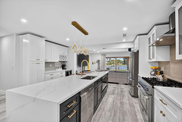 8416 Pine Tree Lane, West Palm Beach, FL 33406