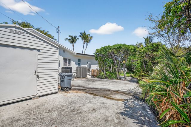 8416 Pine Tree Lane, West Palm Beach, FL 33406