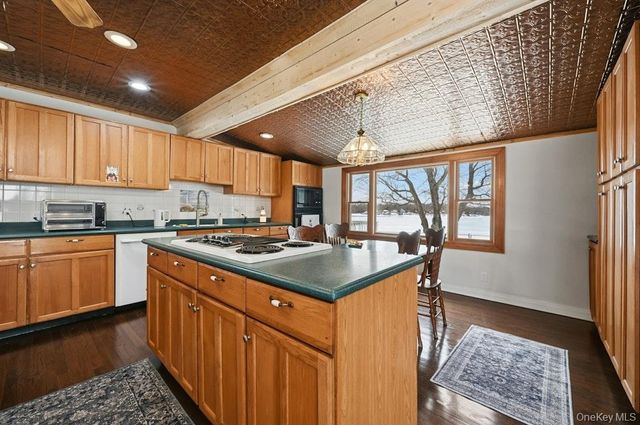 63 Lakeside Trail, Ridge, NY 11961