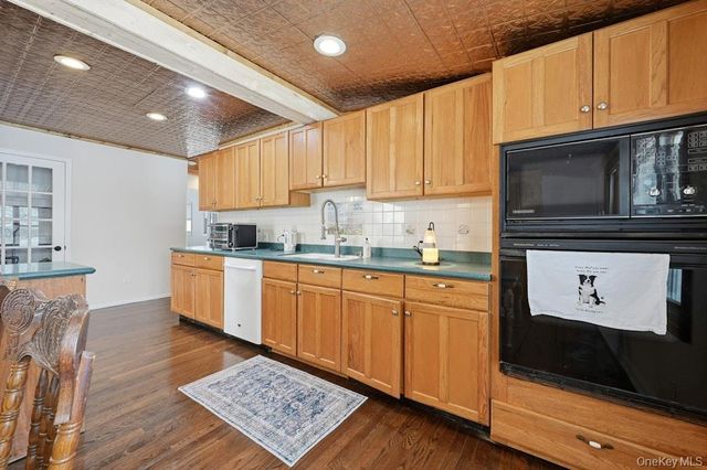 63 Lakeside Trail, Ridge, NY 11961