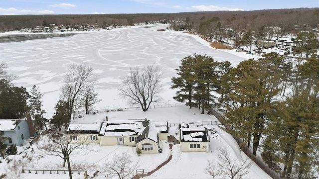 63 Lakeside Trail, Ridge, NY 11961