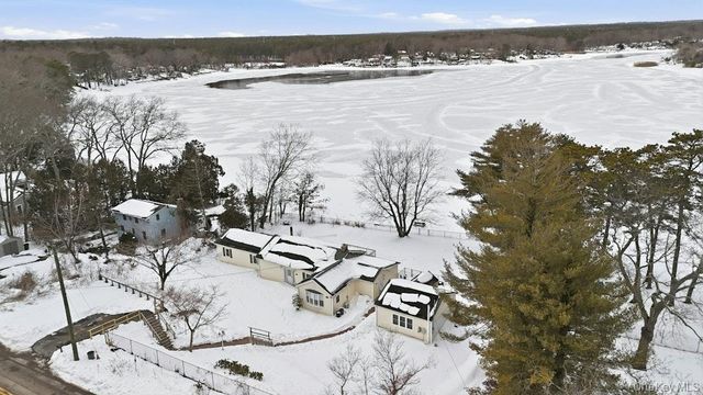 63 Lakeside Trail, Ridge, NY 11961