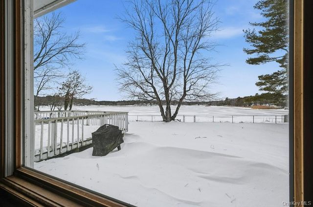 63 Lakeside Trail, Ridge, NY 11961