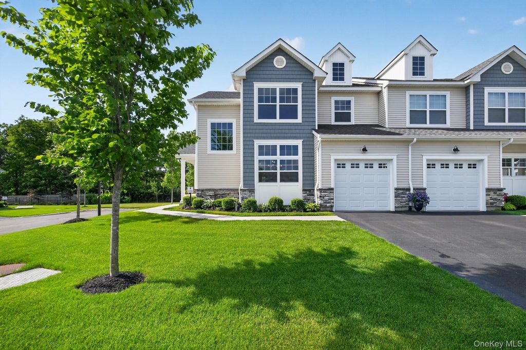 104 Ari Lane, Center Moriches, NY 11934
