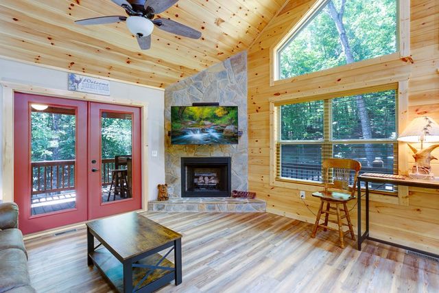 570 Hawthorne Lane, Murphy, NC 28906