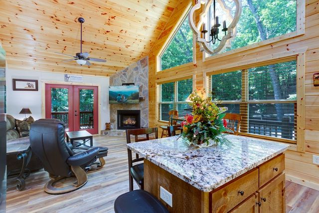 570 Hawthorne Lane, Murphy, NC 28906