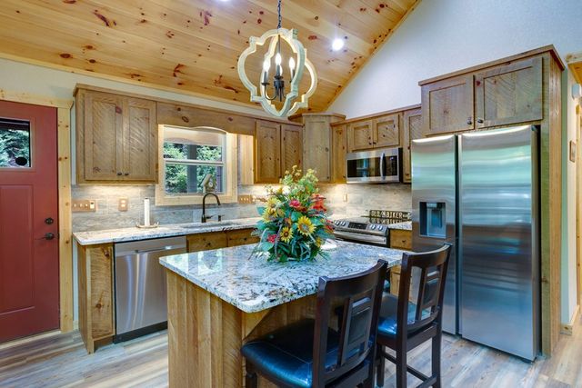570 Hawthorne Lane, Murphy, NC 28906