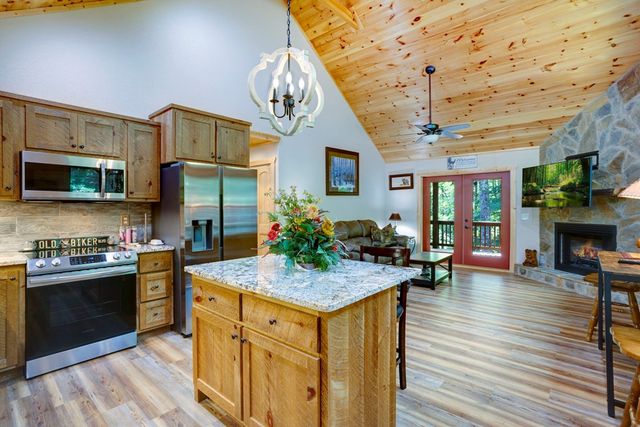 570 Hawthorne Lane, Murphy, NC 28906