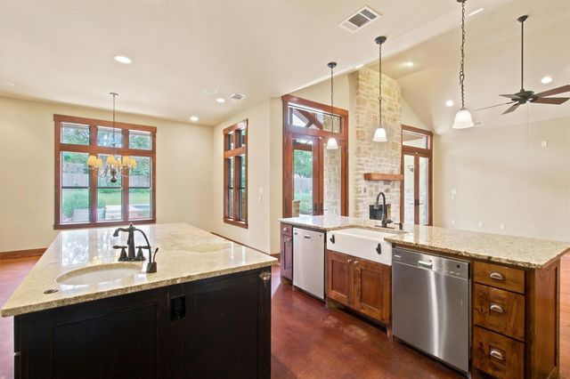 3121 Summit Ridge DR, San Marcos, TX 78666