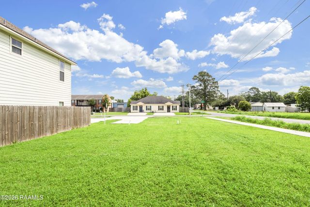 420 Row 3, Lafayette, LA 70508