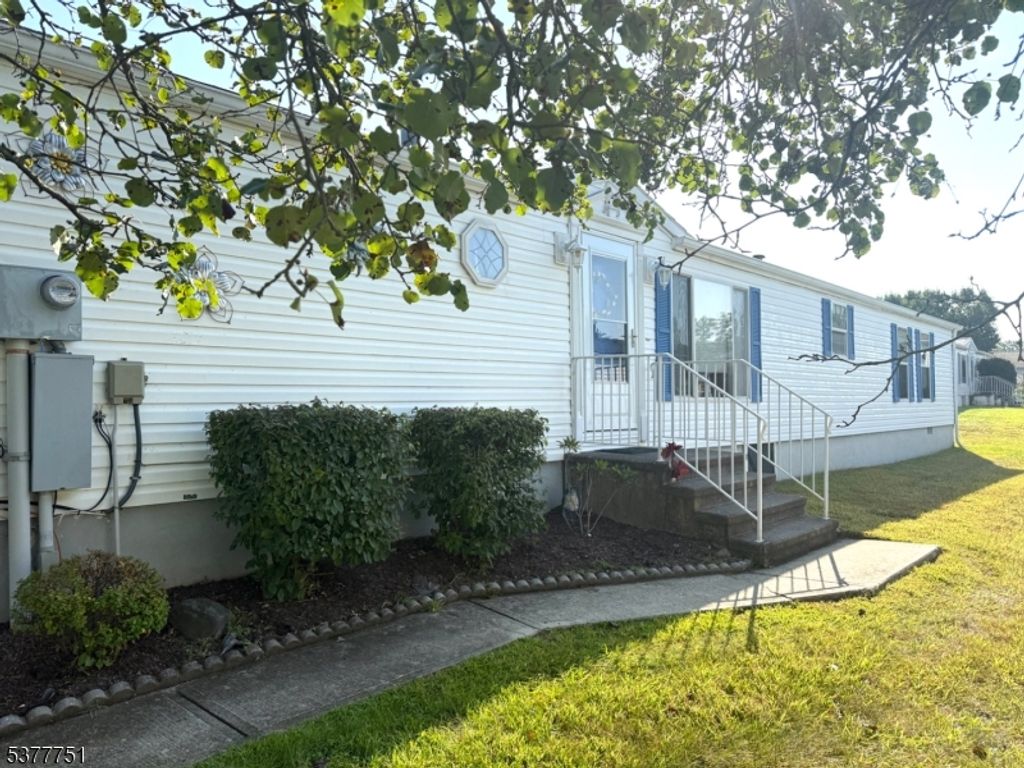 6 Starlight Terr, White Twp., NJ 07823