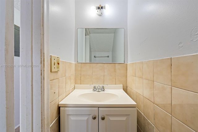 2331 W 66th Pl 201, Hialeah, FL 33016