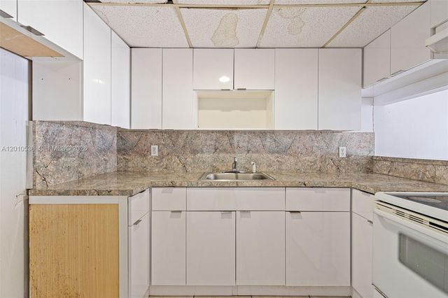 2331 W 66th Pl 201, Hialeah, FL 33016