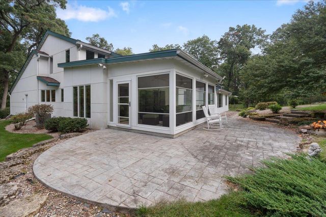 1484 Ravenoaks Trail, Oregon, WI 53575