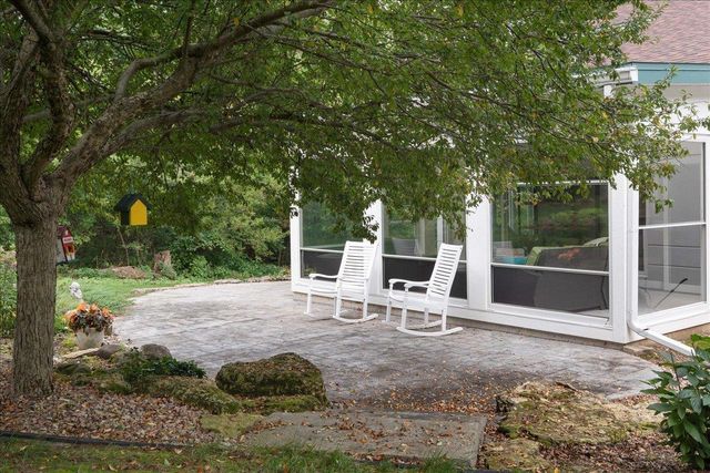 1484 Ravenoaks Trail, Oregon, WI 53575