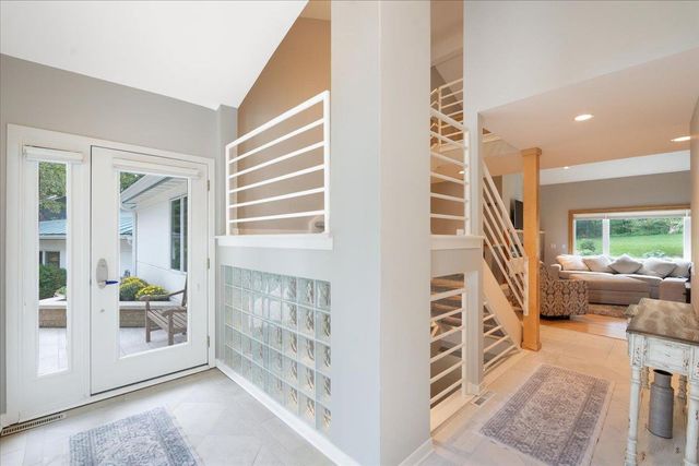 1484 Ravenoaks Trail, Oregon, WI 53575