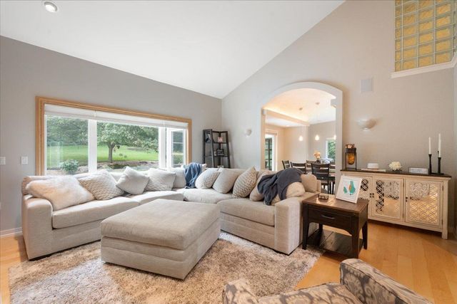 1484 Ravenoaks Trail, Oregon, WI 53575