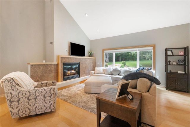 1484 Ravenoaks Trail, Oregon, WI 53575